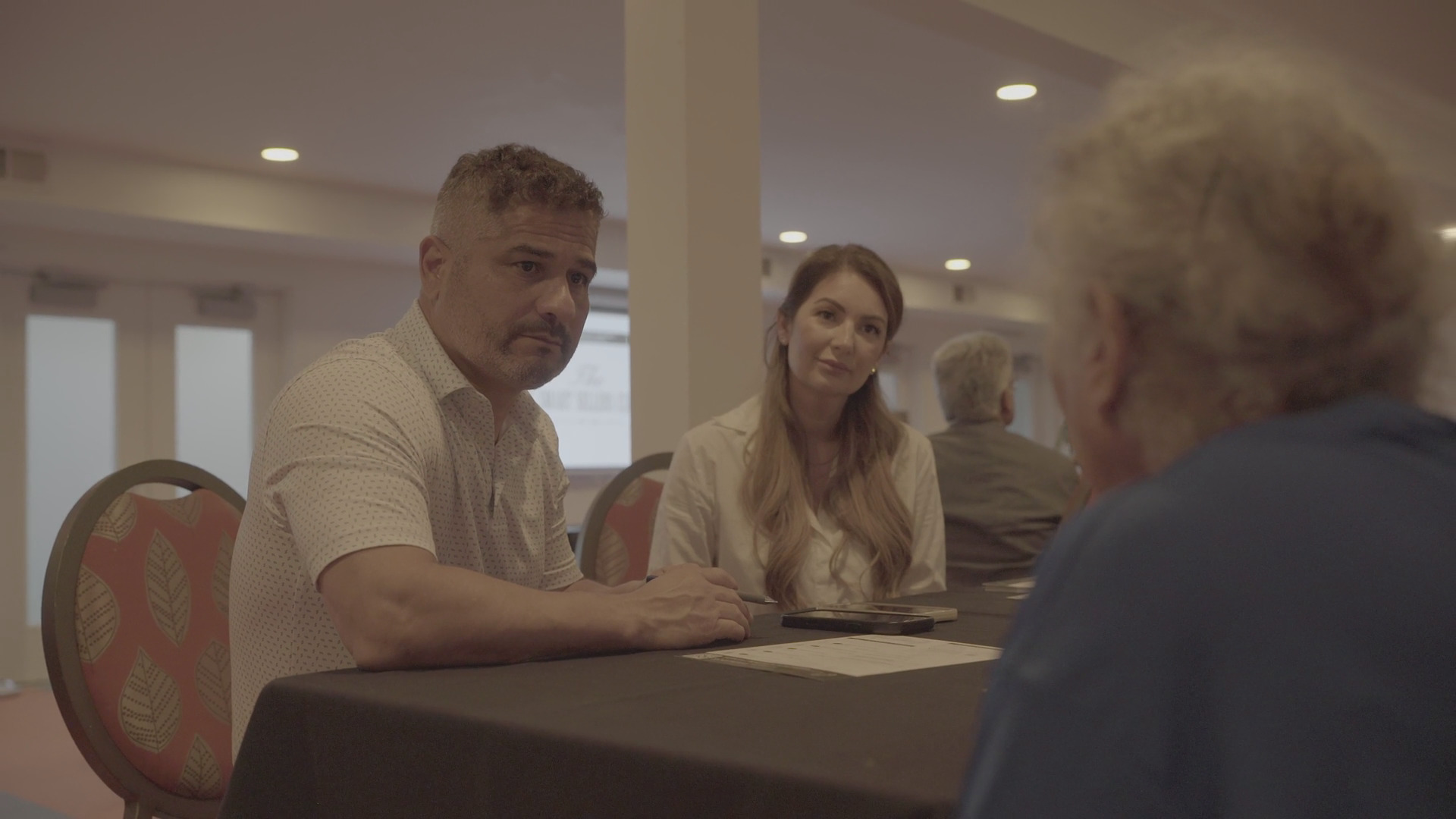 Advisors meeting with a homeowner at a Smart Sellers Club event